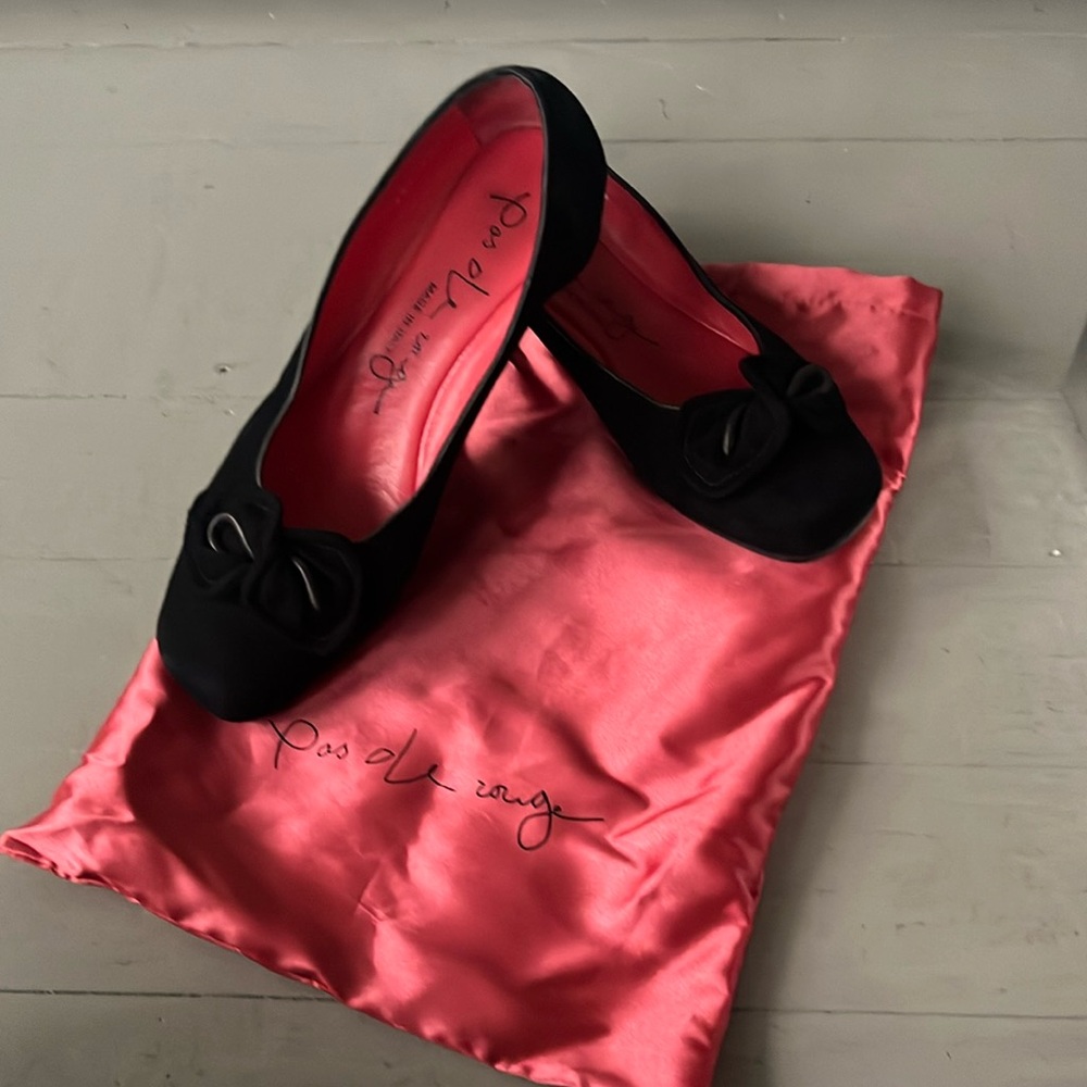 Pas de Rouge black suede flats 9